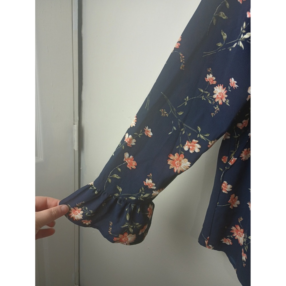 Skies Are Blue Navy Floral Long Sleeve Blouse Cutout Neck Ruffle Cuff M 41724 - Picture 2 of 6